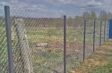 Установка заборов из сетки рабицы